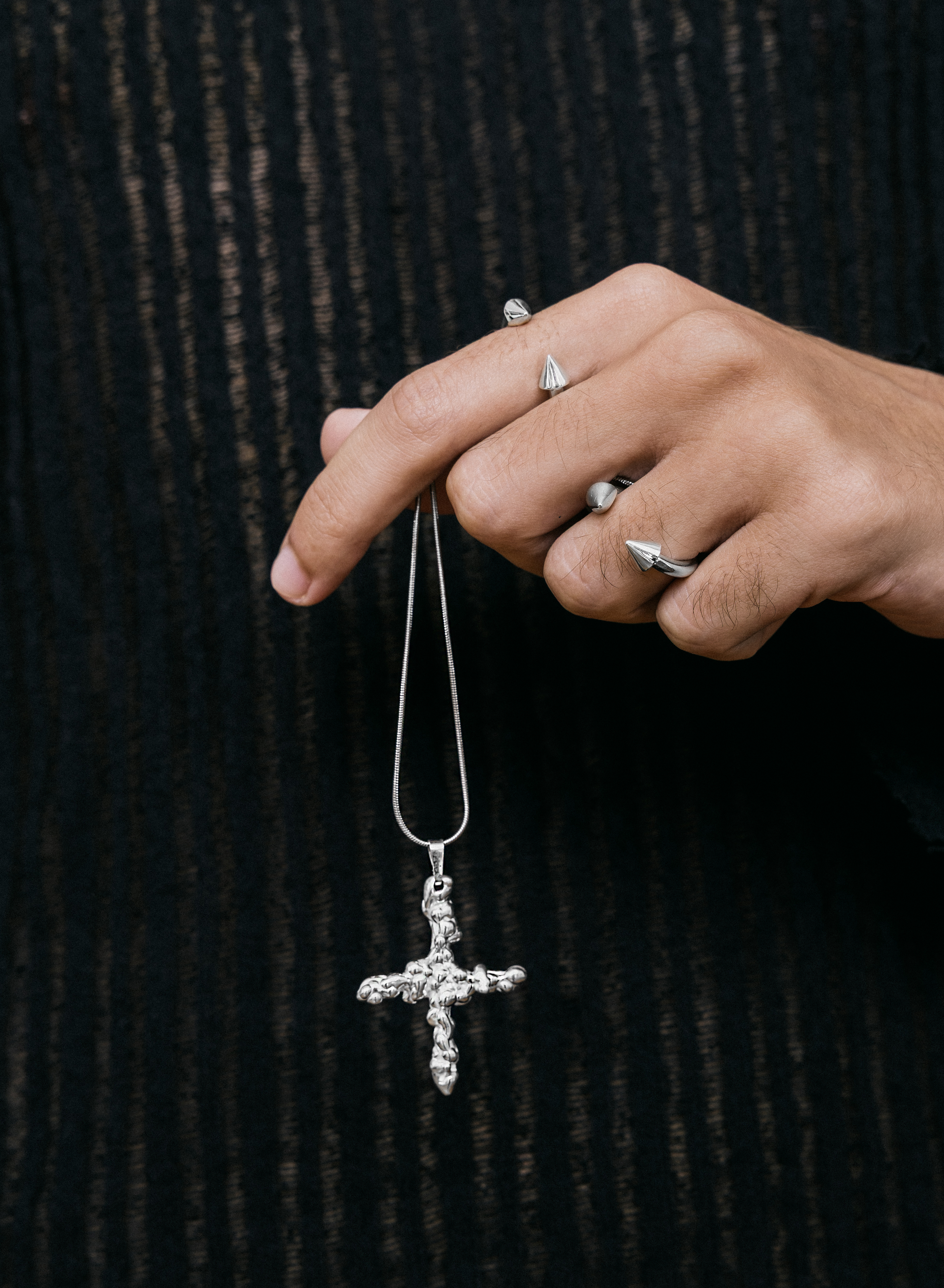 Colar crucifixo Bubble